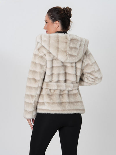 Cappotto peloso con cappuccio e cintura in vita