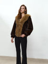 Cappotto peloso con collo a contrasto